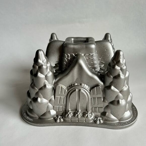 Nordic Ware Castle Bunt Mold, Cast Aluminum, Commercial Duty Princess Fairytale - Picture 1 of 7